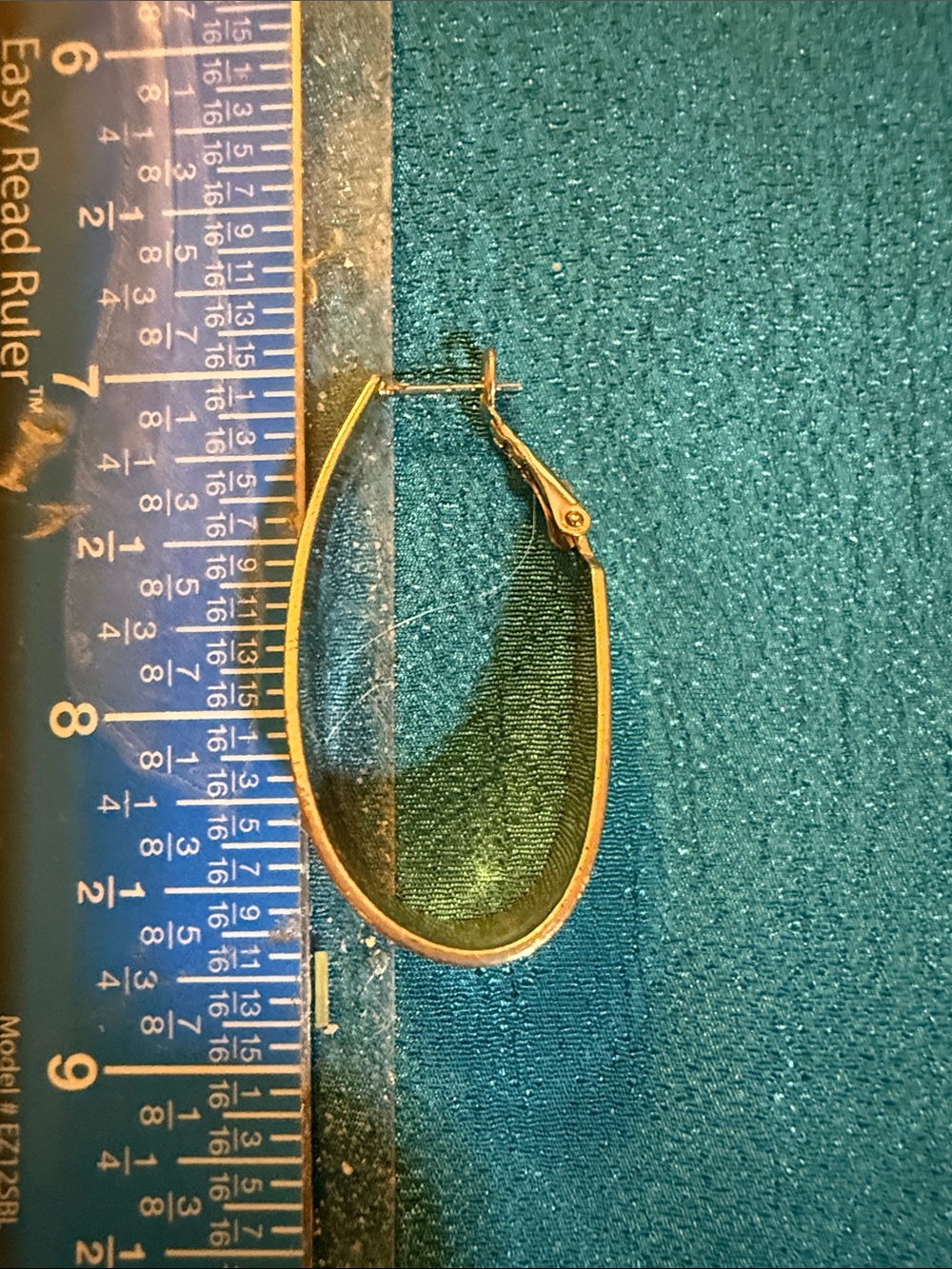 Long gold loop earrings - Picture 2 of 2